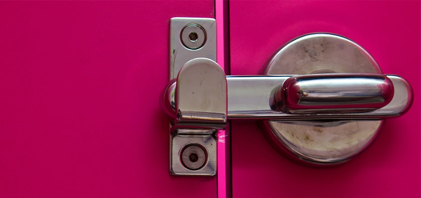 Childproof Gate Lock in Lake Mathews, California
